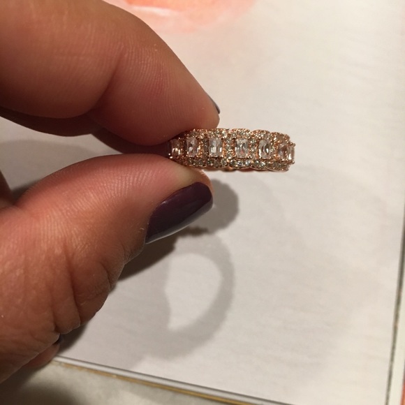 ✨ Rose Gold & Cushion Cut Diamond Eternity Band ✨ - Picture 2 of 3